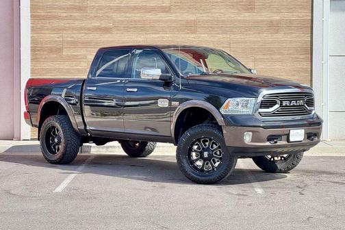 Brilliant Black Crystal Pearlcoat 2018 RAM 1500 Longhorn