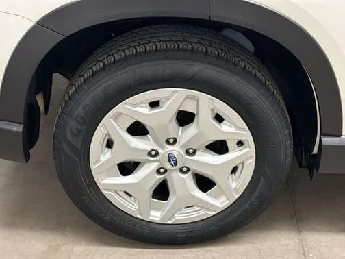 Crystal White Pearl 2020 Subaru Forester BASE