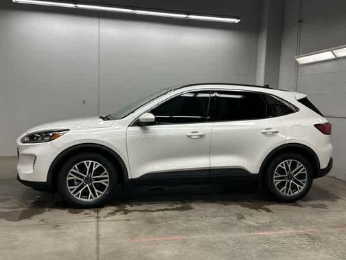 STAR WHITE METALLIC TRI-COA 2020 Ford Escape SEL