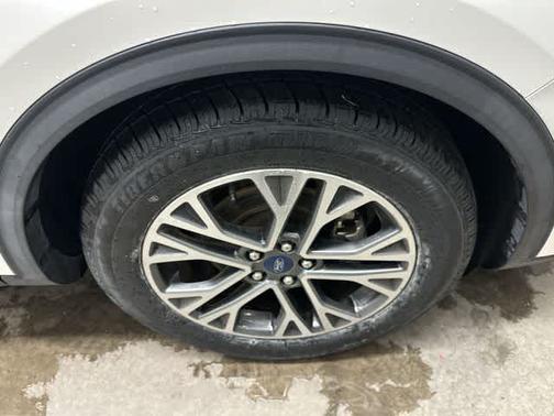 STAR WHITE METALLIC TRI-COA 2020 Ford Escape SEL