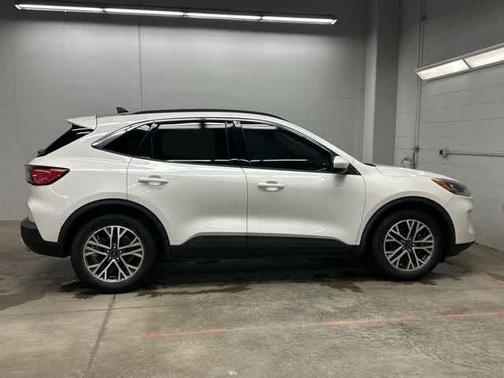 STAR WHITE METALLIC TRI-COA 2020 Ford Escape SEL