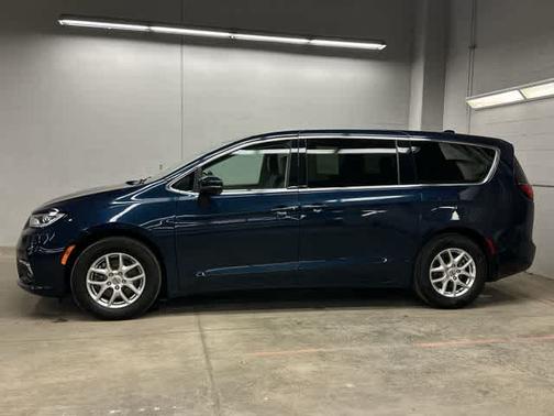 Fathom Blue Pearlcoat 2023 Chrysler Pacifica TOURING L