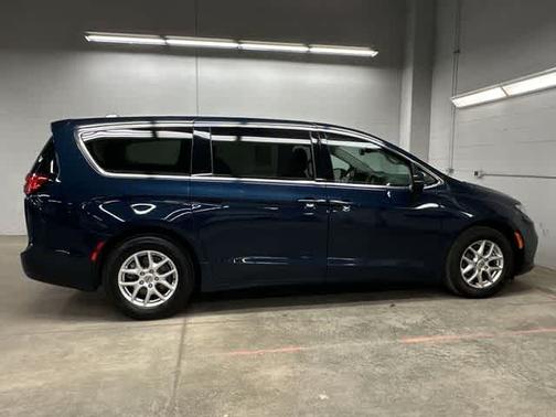 Fathom Blue Pearlcoat 2023 Chrysler Pacifica TOURING L