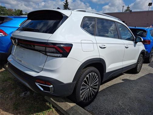 2025 Volkswagen Taos 1.5T SE