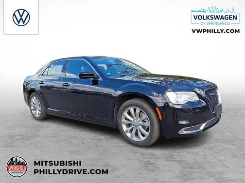 Gloss Black 2022 Chrysler 300 Touring