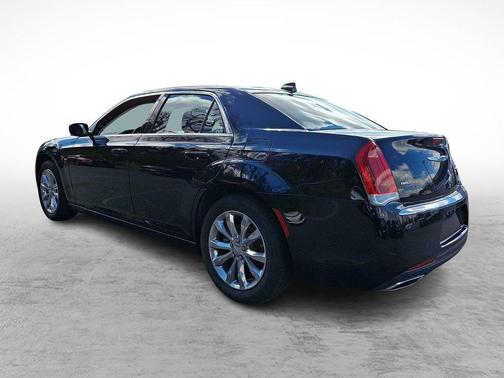 2022 Chrysler 300 Touring