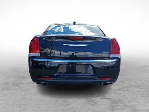 2022 Chrysler 300 Touring