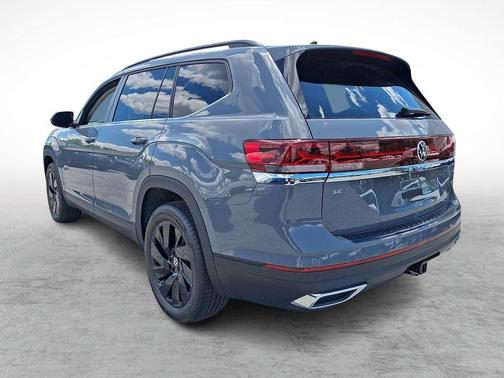 Pure Gray 2026 Volkswagen Atlas 2.0T SE w/Technology 4MOTION