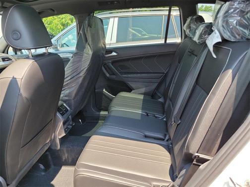 2024 Volkswagen Tiguan 2.0T SE R-Line Black 4MOTION