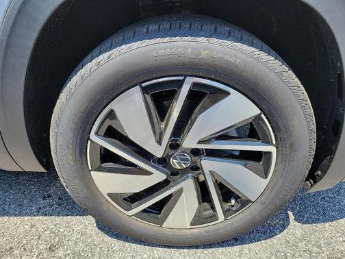 Silver Mist Metallic 2024 Volkswagen Atlas 2.0T SEL