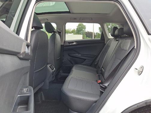 Pure White w/Deep Black Roof 2027 Volkswagen Taos SE Black