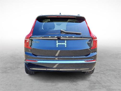 2023 Volvo XC90 B5 Plus