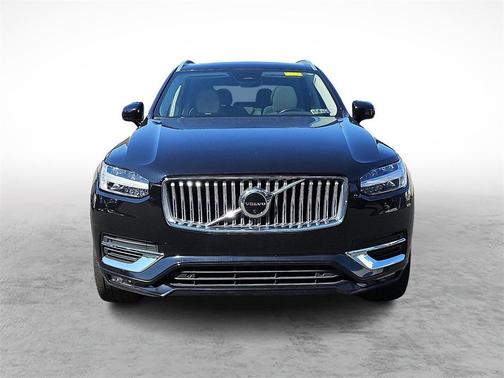 2023 Volvo XC90 B5 Plus