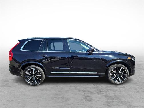 2023 Volvo XC90 B5 Plus
