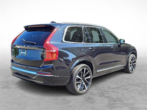 2023 Volvo XC90 B5 Plus