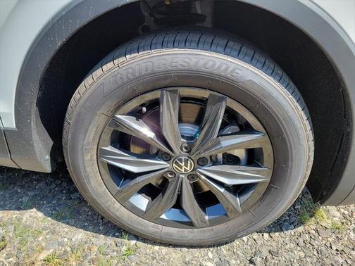 2024 Volkswagen Tiguan 2.0T SE 4MOTION