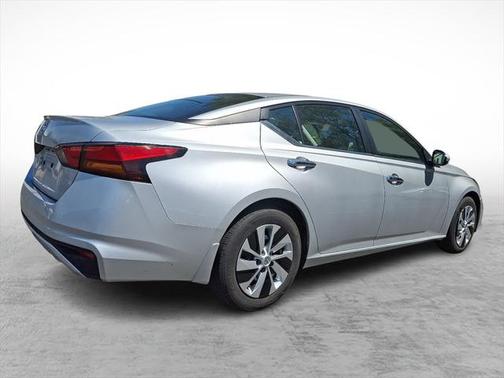2022 Nissan Altima S FWD