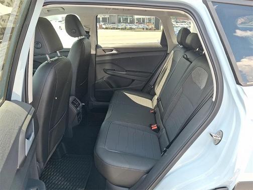 2025 Volkswagen Taos 1.5T SE Black