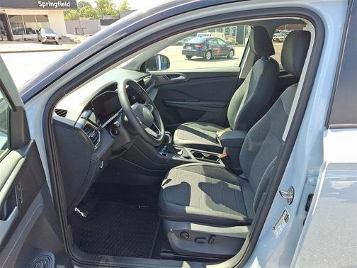 2025 Volkswagen Taos 1.5T SE Black