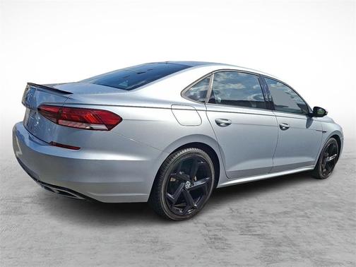 2021 Volkswagen Passat 2.0T R-Line