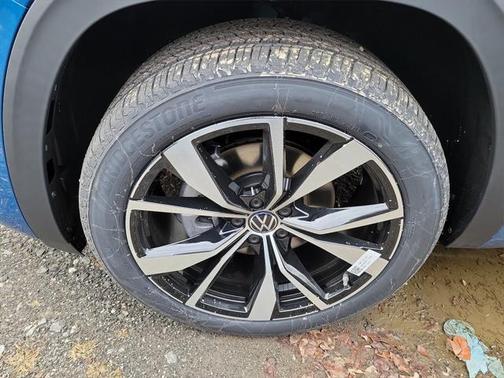 2024 Volkswagen Atlas Cross Sport 2.0T SEL Premium