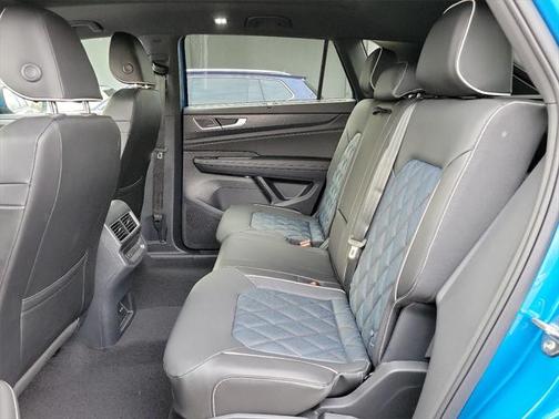 2024 Volkswagen Atlas Cross Sport 2.0T SEL Premium