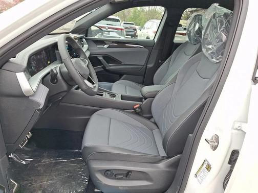 White 2026 Volkswagen Tiguan 2.0T SE R-Line Black 4MOTION