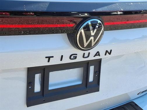 2025 Volkswagen Tiguan 2.0T SE R-Line Black 4MOTION