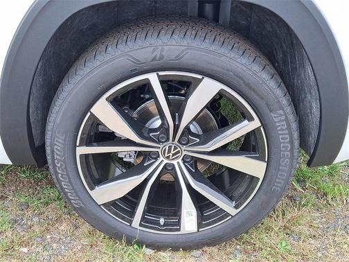 2026 Volkswagen Atlas Cross Sport 2.0T SEL Premium