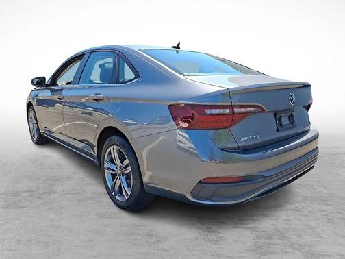 Gray 2022 Volkswagen Jetta 1.5T SE