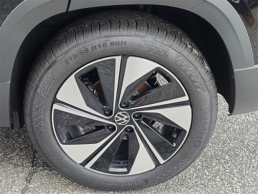 2026 Volkswagen Taos SE