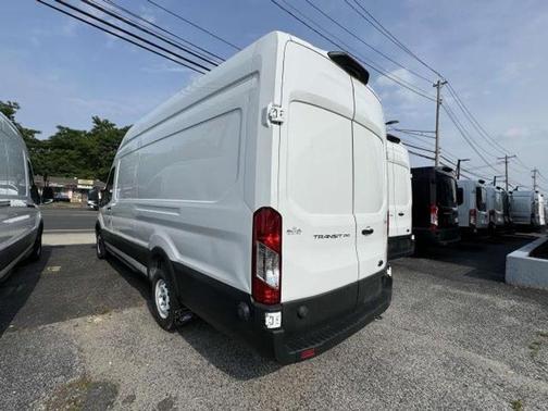 2022 Ford Transit-250 Base
