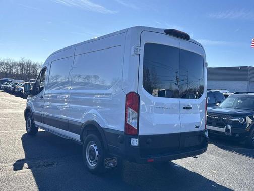 2024 Ford Transit-250 148 WB Medium Roof Cargo