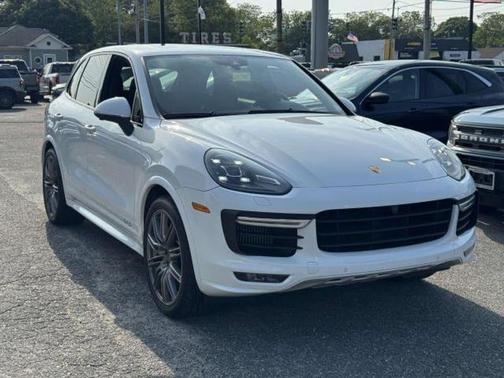 2016 Porsche Cayenne GTS
