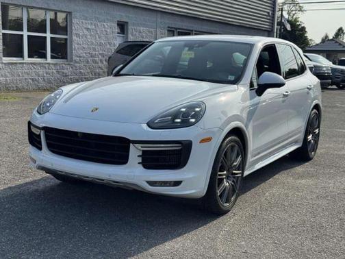 2016 Porsche Cayenne GTS