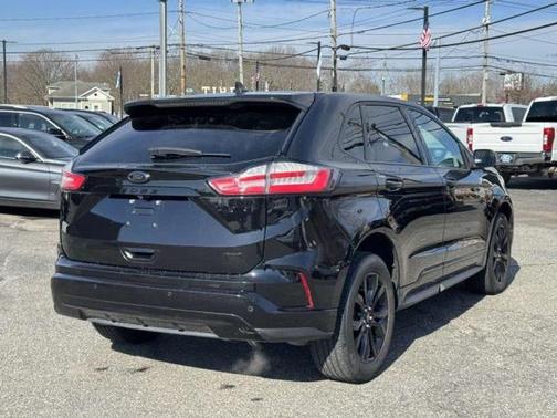 2022 Ford Edge SE