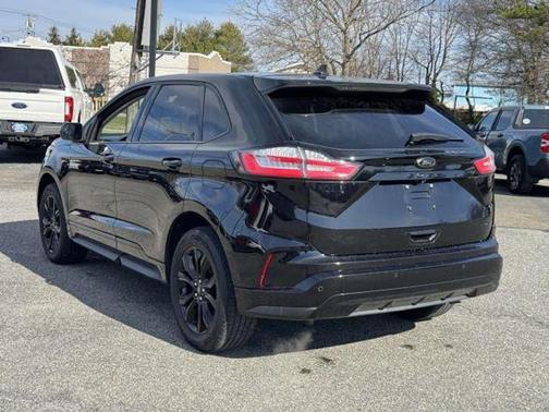 2022 Ford Edge SE