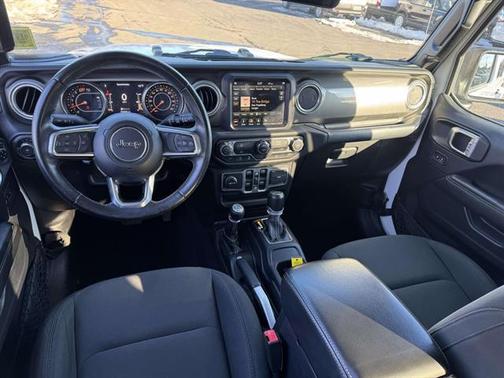 Bright White Clearcoat 2018 Jeep Wrangler Unlimited Sahara