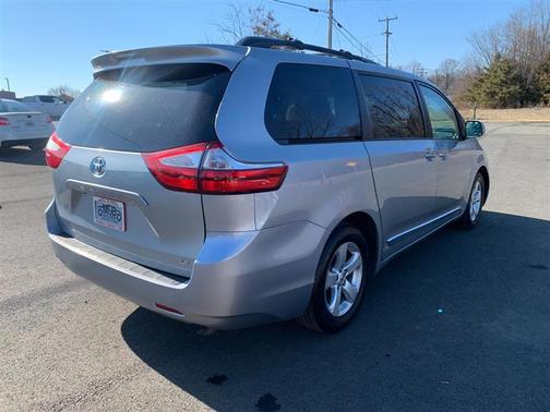2016 Toyota Sienna LE