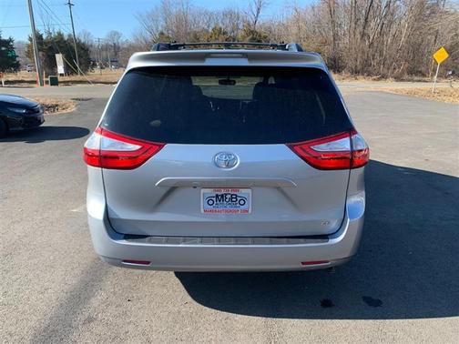 2016 Toyota Sienna LE
