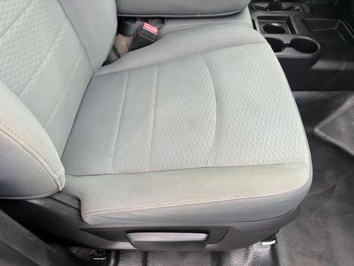 Bright Silver Metallic Clearcoat 2018 RAM 2500 Tradesman Crew Cab 4x4 8' Box