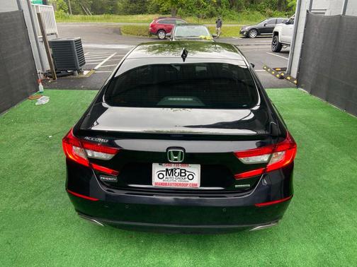 Crystal Black Pearl 2018 Honda Accord Touring
