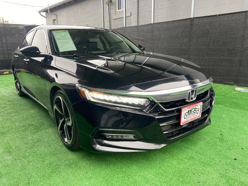 Crystal Black Pearl 2018 Honda Accord Touring