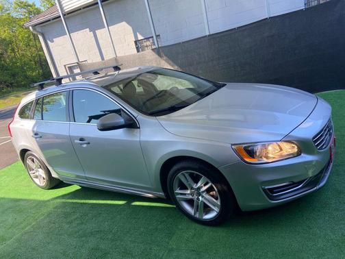 Bright Silver Metallic 2015 Volvo V60 T5 Platinum
