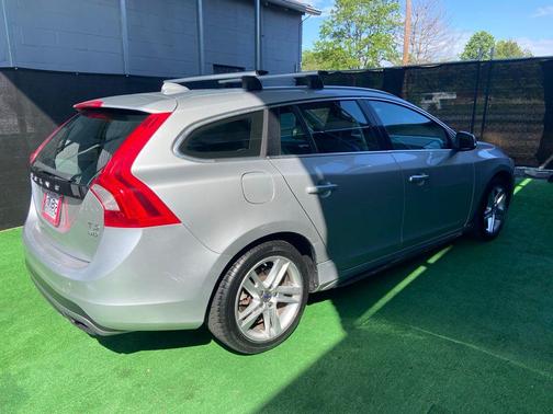 Bright Silver Metallic 2015 Volvo V60 T5 Platinum