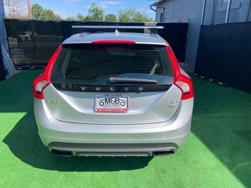 Bright Silver Metallic 2015 Volvo V60 T5 Platinum