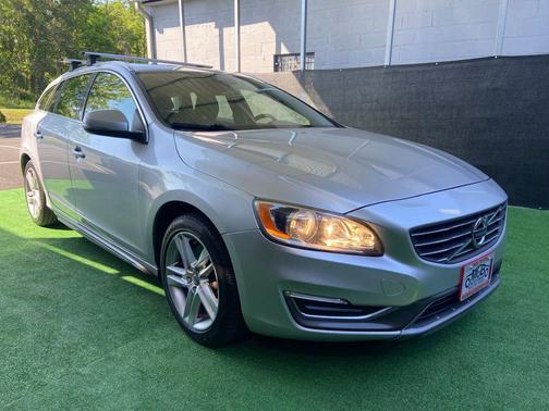 Bright Silver Metallic 2015 Volvo V60 T5 Platinum