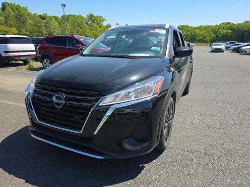 Super Black 2022 Nissan Kicks SV