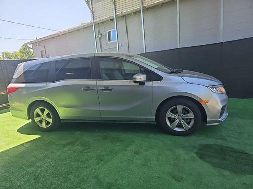 Lunar Silver Metallic 2018 Honda Odyssey EX-L
