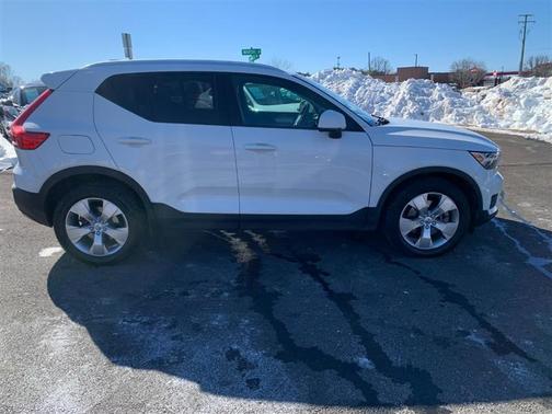 2019 Volvo XC40 T5 Momentum